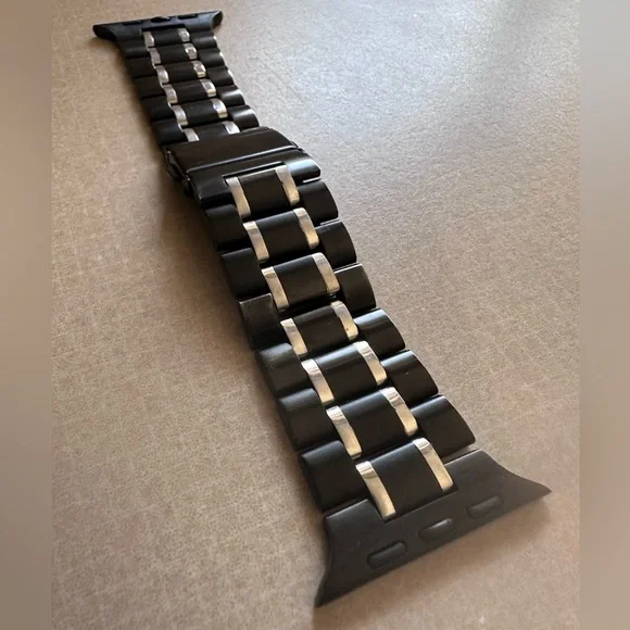 Stainless Steel Black and Silver Apple Smartwatch Band - Adjustable 42/44/45MM - Picture 2 of 6